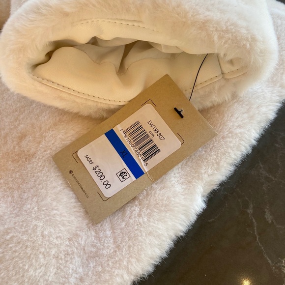 ✨Levi’s✨ White Softest (Faux) Fur Winter ❄️ Coat - Picture 9 of 14